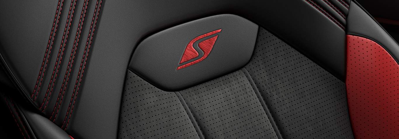 24MY_Bentayga S - Studio seat detail 1366x477.jpg
