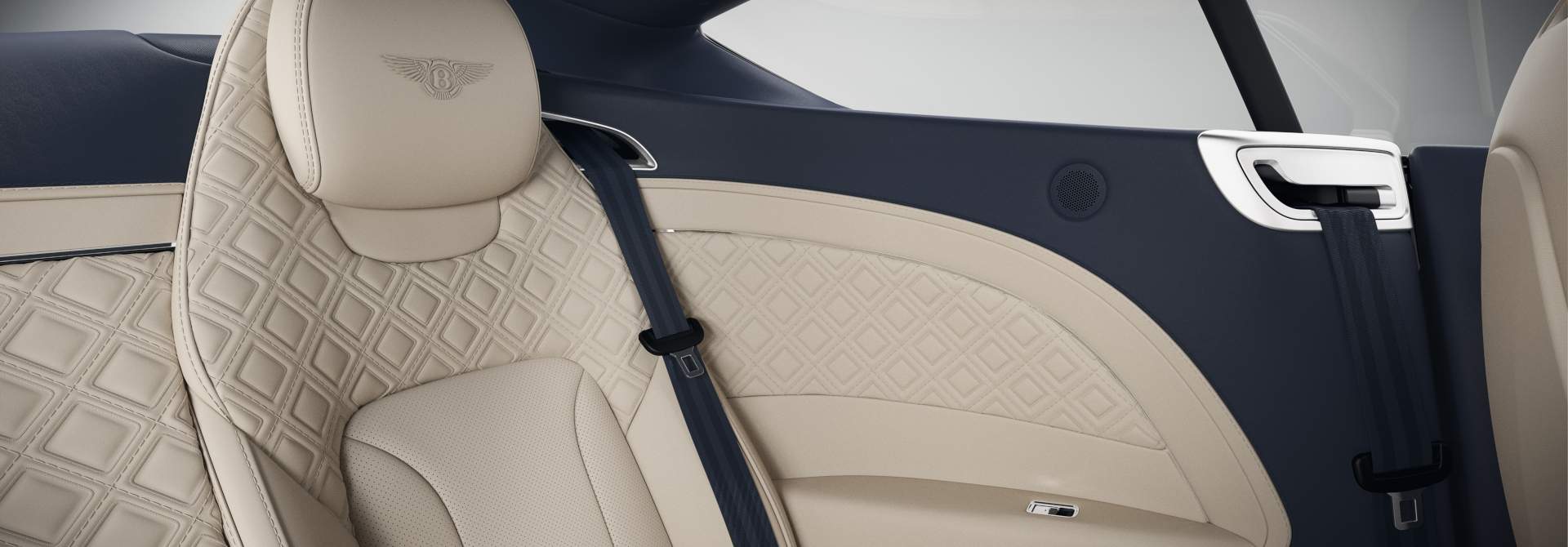 GT MullVis 1920x670 Contrast seatbelt.jpg
