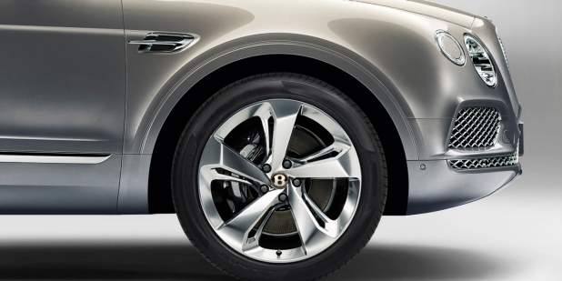 Centenary Spec Bentley New CentreBadge on Bentayga.jpg